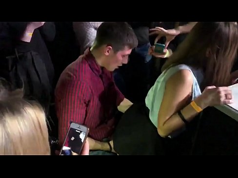 ❤️ Regte seks in 'n Russiese nagklub. 18-jarige Russiese meisie in die anus en vagina in 'n nagklub genaai ❤❌ Seksvideo op af.pornolymp.ru ☑